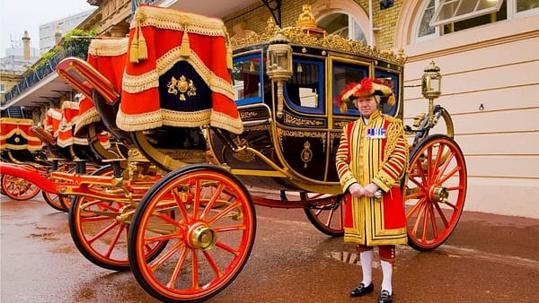 The Royal Mews & Buckingham Palace - Museums - Image 2