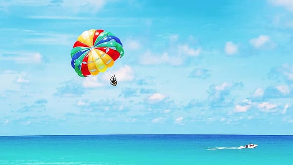 Parasailing at West Bay - Qool Qatar - Must-see attractions - Image 2